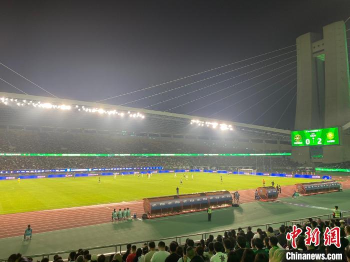 双绿会焦点战：北京国安客场2-1击败浙江队，张