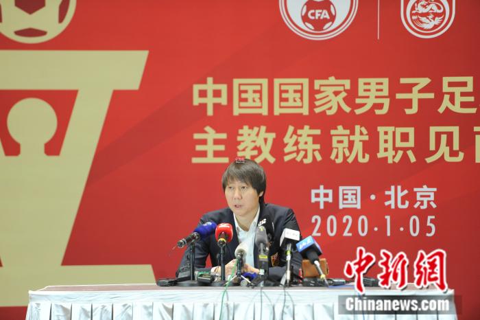 李铁正式就任国足主帅 面对挑战展现决心与规划