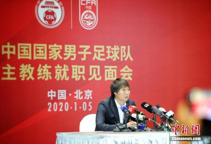 李铁正式就任国足主帅 面对挑战展现决心与规划