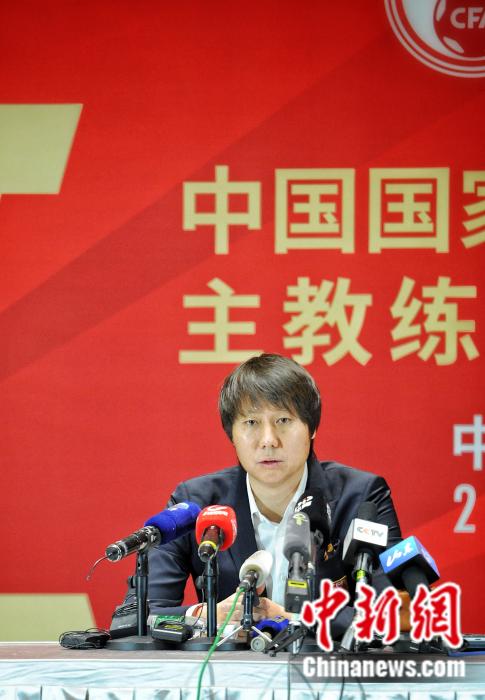 李铁正式就任国足主帅 面对挑战展现决心与规划