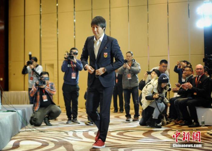 李铁正式就任国足主帅 面对挑战展现决心与规划