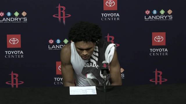 火箭更衣室冲突升级 球员互泼水引热议 比赛翻盘