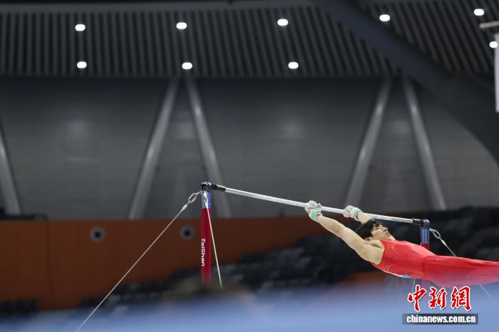 粤港澳全运会现场：身后的雨淋不湿眼前的路，