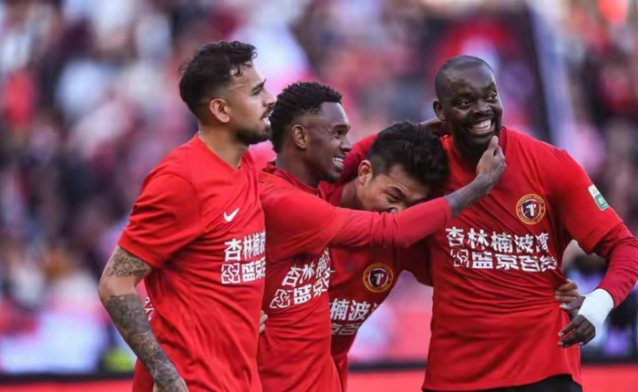 北京国安遭裁判误判两度失分 球迷怒斥积分被黑