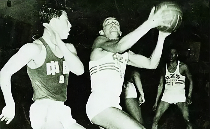 上海久事男篮21连胜提前锁定常规赛冠军，再现大