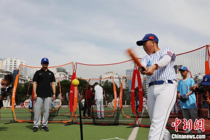 青海高原棒球运动兴起 青少年参与热情高涨